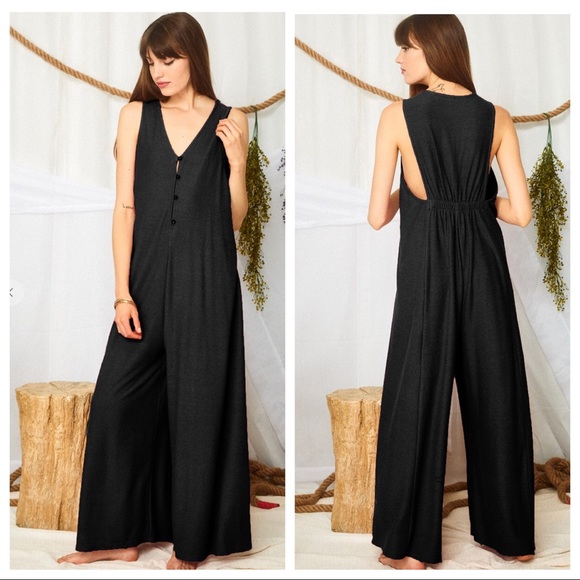 #08 Fabulous sleeveless wide leg black jumpsuit - Picture 3 of 3